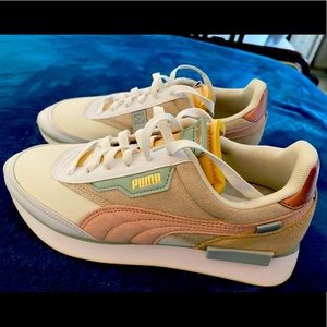 Puma Women’s 8.5 Sneakers *Like New*
